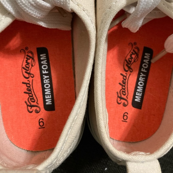 Hand painted Finding Nemo shoes size 6 - Picture 4 of 5